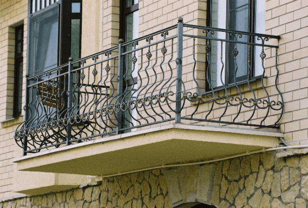 кованые ограждения балконов цена